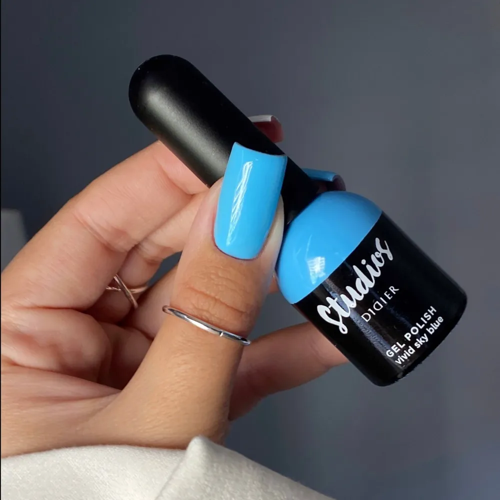 "Studios Didier" gelinis lakas, vivid sky blue