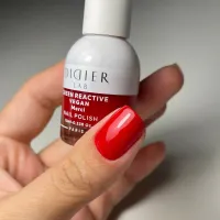 "Didier Lab" veganiškas nagų lakas "Green reactive", merci, 10ml