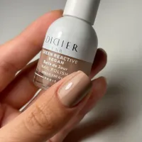 "Didier Lab" veganiškas nagų lakas "Green reactive", Belle de Jour, 10ml